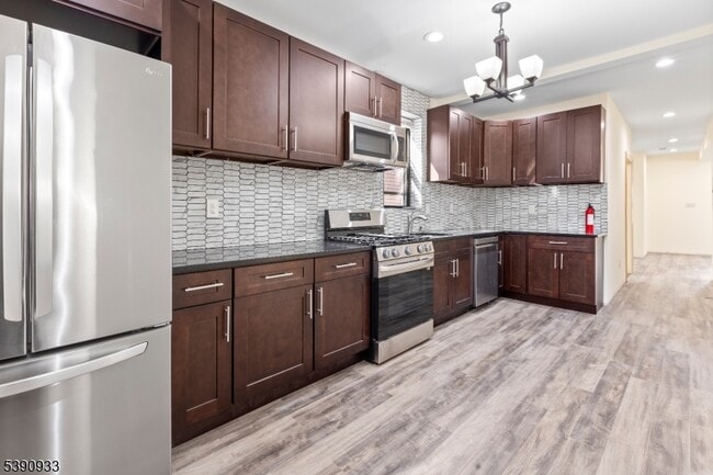 108 Paine Ave in Irvington, NJ - Building Photo - Building Photo