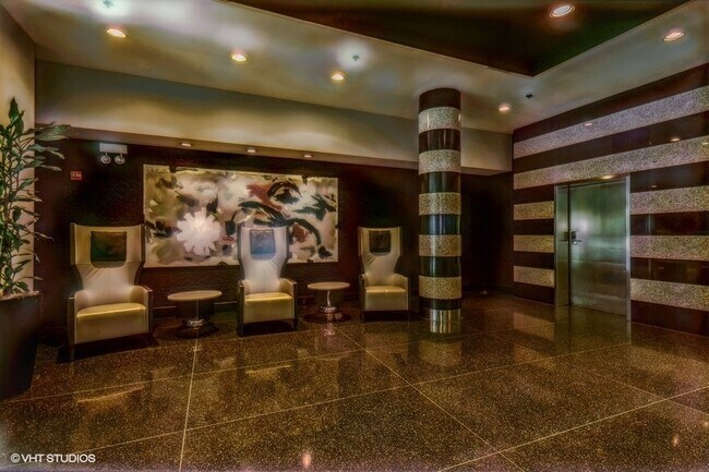 130 S Canal St in Chicago, IL - Building Photo - Building Photo