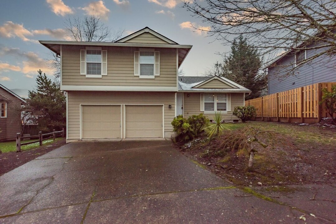 5148 NW 172nd Pl in Portland, OR - Building Photo