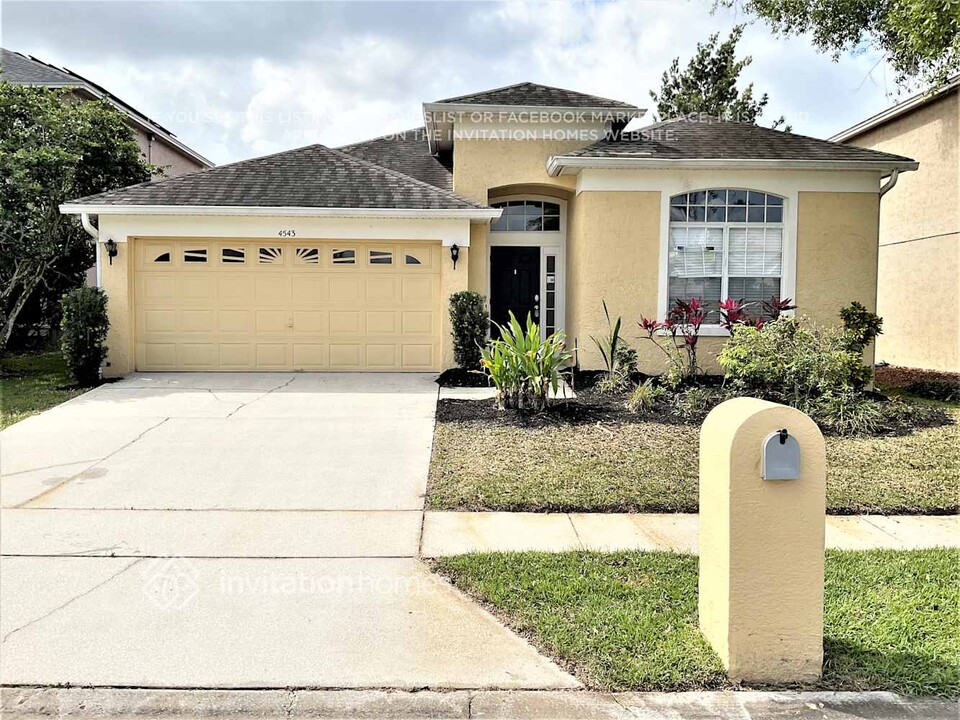 4543 Bond Ln in Oviedo, FL - Foto de edificio