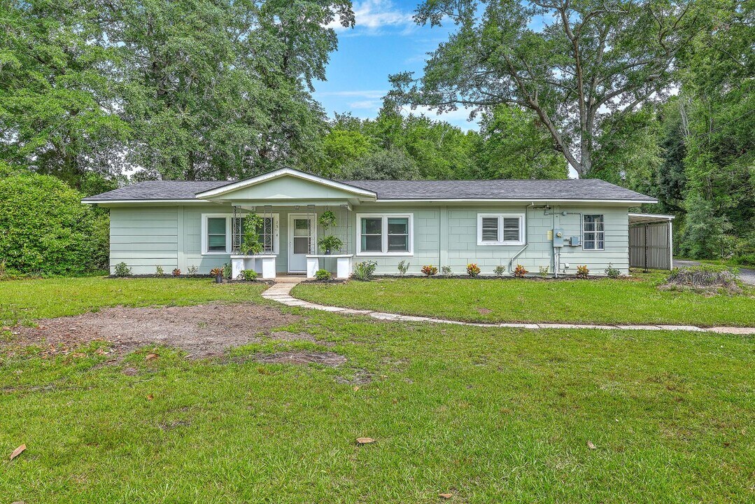1314 Cooper Store Rd in Moncks Corner, SC - Building Photo