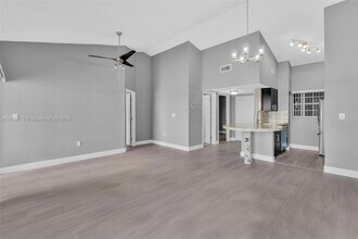 2811 N Oakland Forest Dr, Unit 308 in Oakland Park, FL - Building Photo - Building Photo