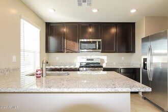 3939 S 82nd Dr in Phoenix, AZ - Foto de edificio - Building Photo