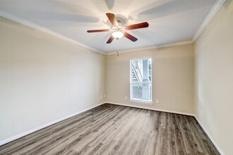 1600 W T C Jester Blvd in Houston, TX - Building Photo - Building Photo