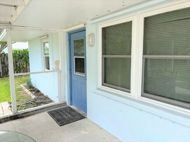 335 Hernando St-Unit -C in Fort Pierce, FL - Foto de edificio - Building Photo