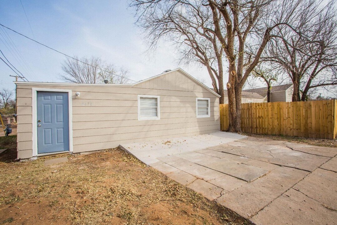 2430 31st St, Unit B in Lubbock, TX - Building Photo