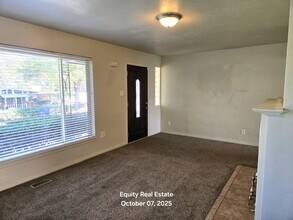 2576 E Wren Rd in Holladay, UT - Building Photo - Building Photo