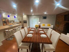 946 17th St in Moline, IL - Building Photo