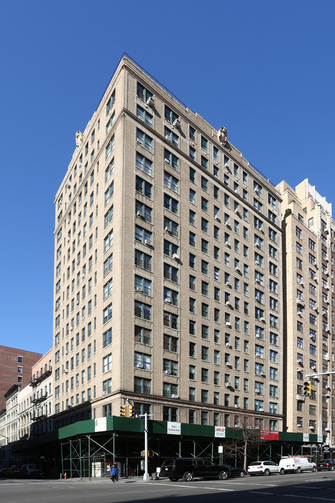 520 Amsterdam Ave in New York, NY - Building Photo