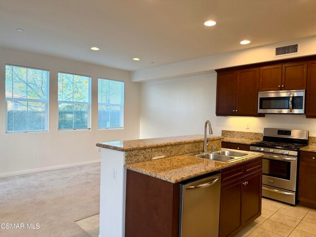 62 Secret Hollow Ln in Thousand Oaks, CA - Building Photo - Building Photo