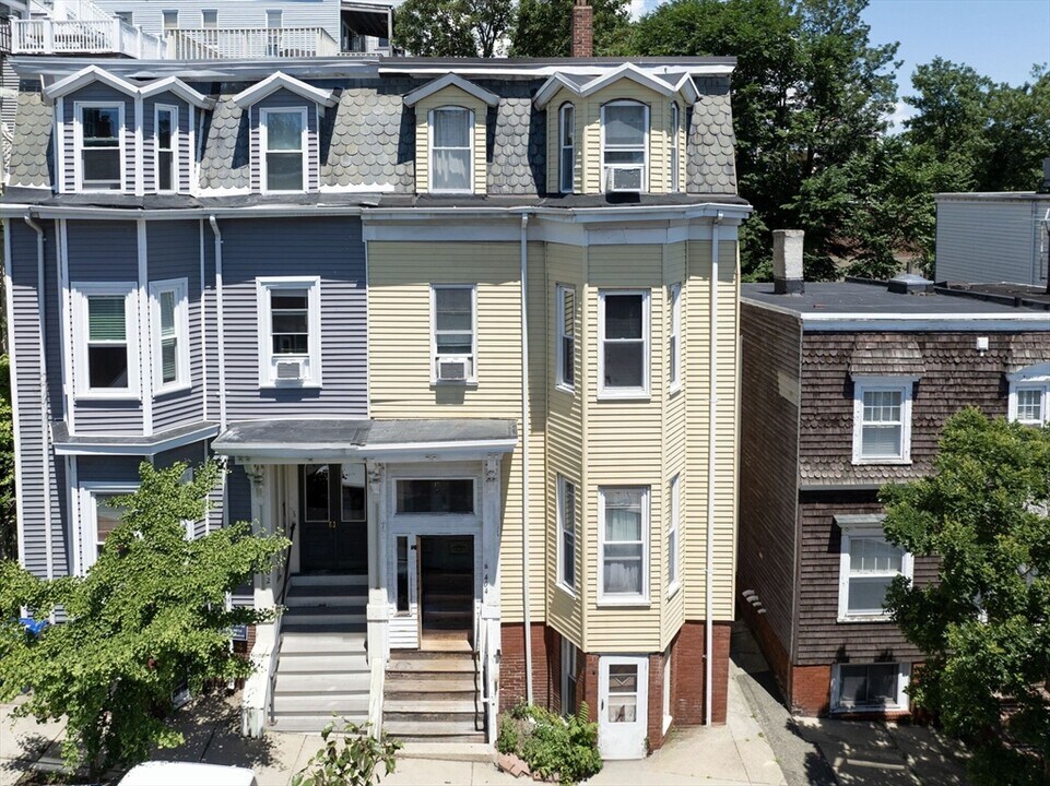 404 E 7th St in Boston, MA - Building Photo