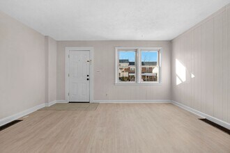 328 W Riverview Rd in Brooklyn Park, MD - Building Photo - Building Photo