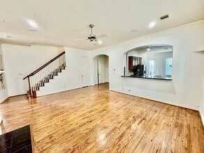 7608 Janak Dr in Houston, TX - Foto de edificio - Building Photo