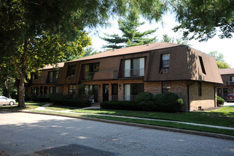 Lindvale Gardens in River Vale, NJ - Building Photo - Building Photo