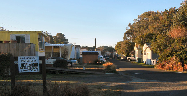 Travel Shores in Fort Bragg, CA - Foto de edificio - Building Photo