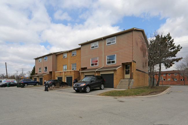 The Townhomes of Midland Court in Toronto, ON - Building Photo - Building Photo