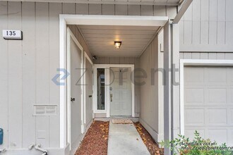 135 Southwind Dr in Pleasant Hill, CA - Foto de edificio - Building Photo