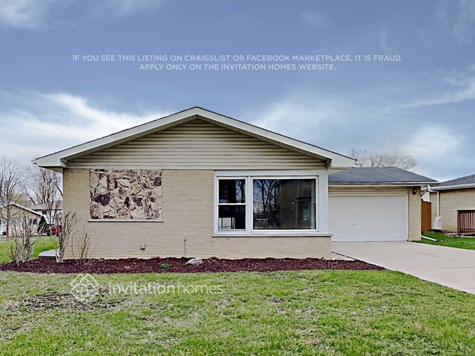 240 Hale St in Addison, IL - Foto de edificio