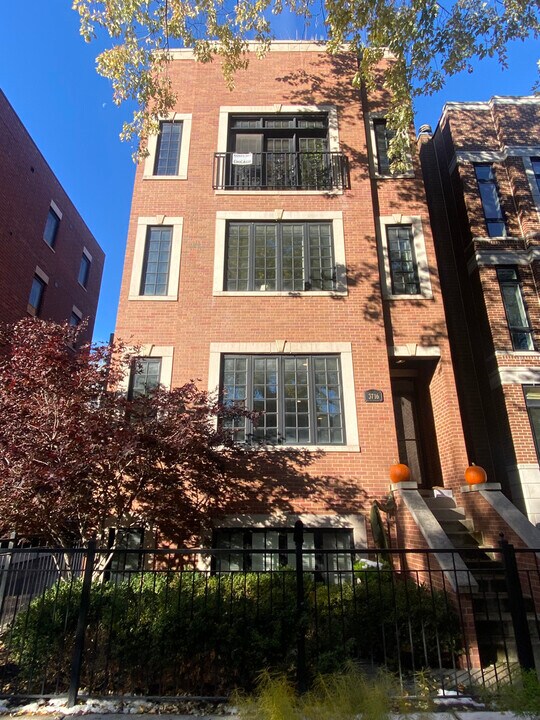 3716 N Kenmore Ave in Chicago, IL - Building Photo