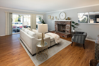 255 Mariposa Ave in Mountain View, CA - Building Photo - Interior Photo