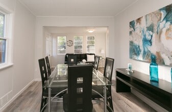 4898 S Logan St in Englewood, CO - Foto de edificio - Building Photo