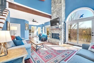 49 Indian Summer Ln in Mill Spring, NC - Foto de edificio - Building Photo