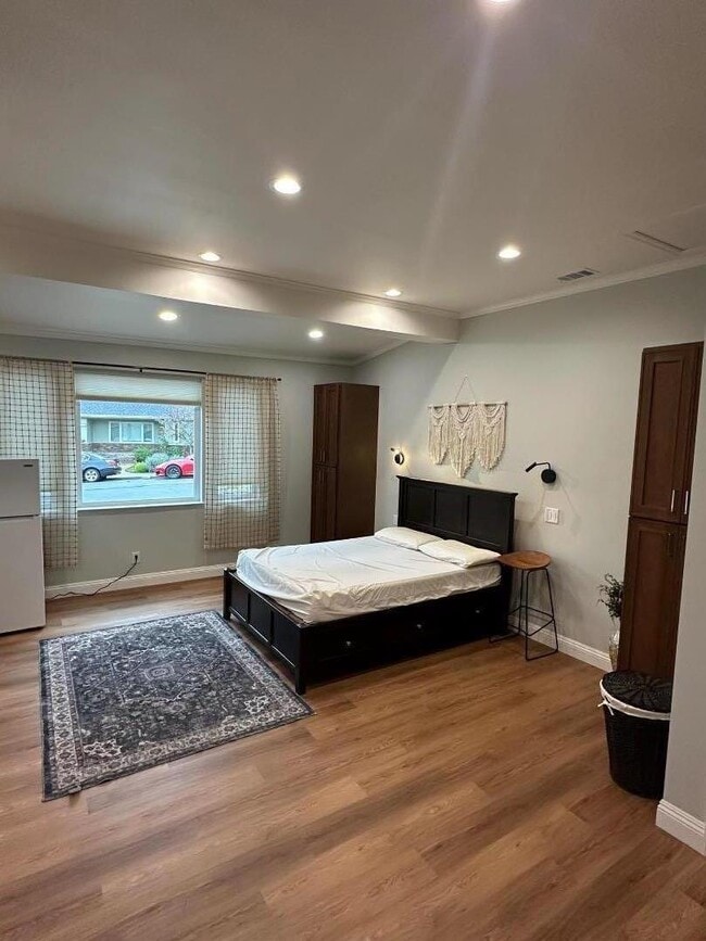 2430 Eaton Ave in San Carlos, CA - Building Photo - Building Photo