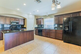 38224 N Establo Dr in Queen Creek, AZ - Foto de edificio - Building Photo