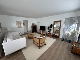 1322 Amethyst St, Unit Unit D in Redondo Beach, CA - Building Photo