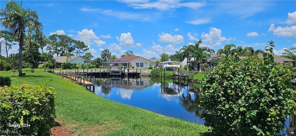 15140 Riverbend Blvd in North Fort Myers, FL - Foto de edificio