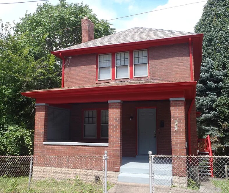 636 Chester Ave in Pittsburgh, PA - Building Photo