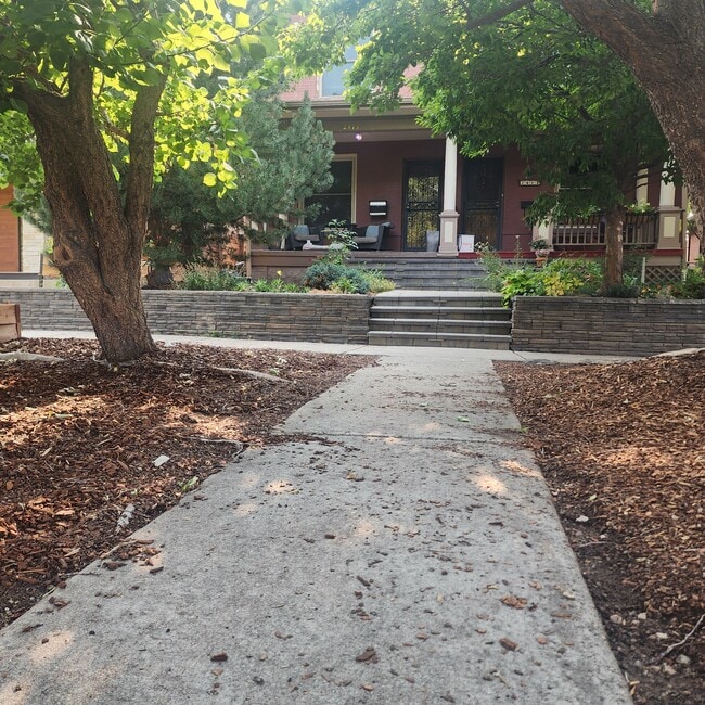 property at 2415 N Vine St