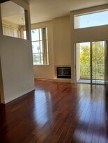 Skylar Place in Los Angeles, CA - Building Photo