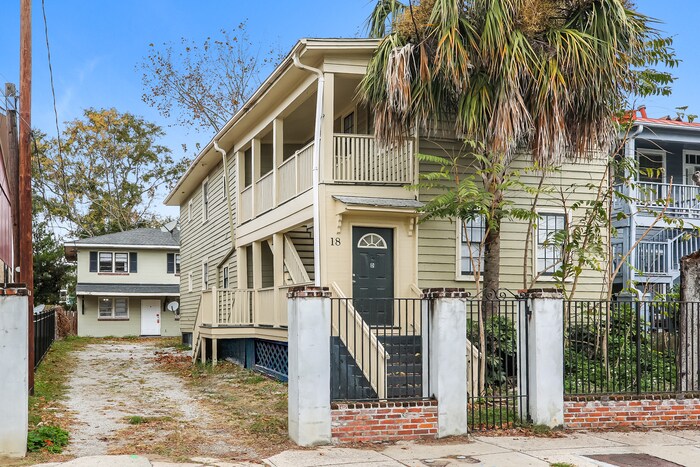 18 Line St in Charleston, SC - Building Photo