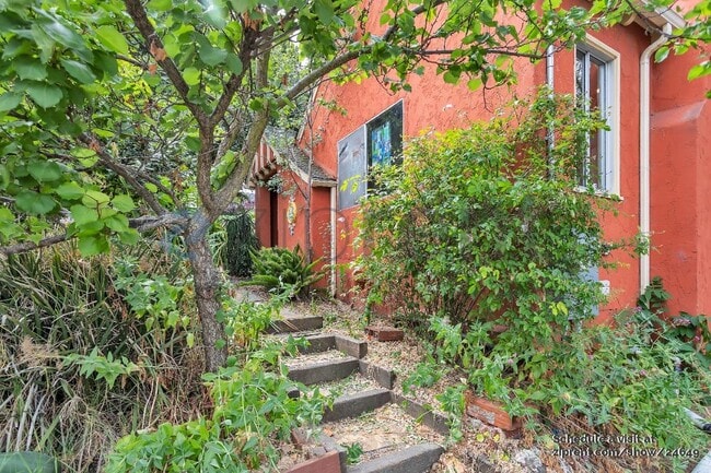 1801 E 24th St in Oakland, CA - Building Photo - Building Photo