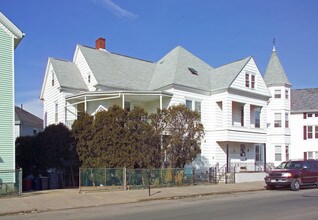 517 S Main St in Fall River, MA - Foto de edificio - Building Photo