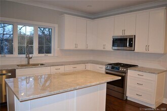 2160 Kings Hwy in Fairfield, CT - Building Photo - Building Photo