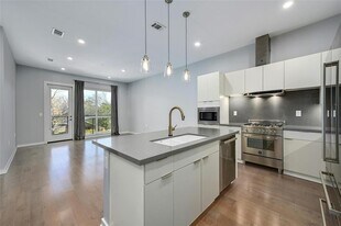 207 W Johanna St in Austin, TX - Building Photo