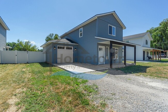 223 4th St in Ponderay, ID - Building Photo - Building Photo