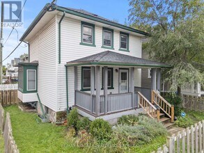 32 Page St in St Catharines, ON - Building Photo - Building Photo