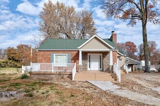 1037 Prigge Rd in St. Louis, MO - Building Photo - Building Photo