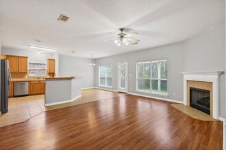 10277 English Manor Dr in Gulfport, MS - Building Photo - Building Photo