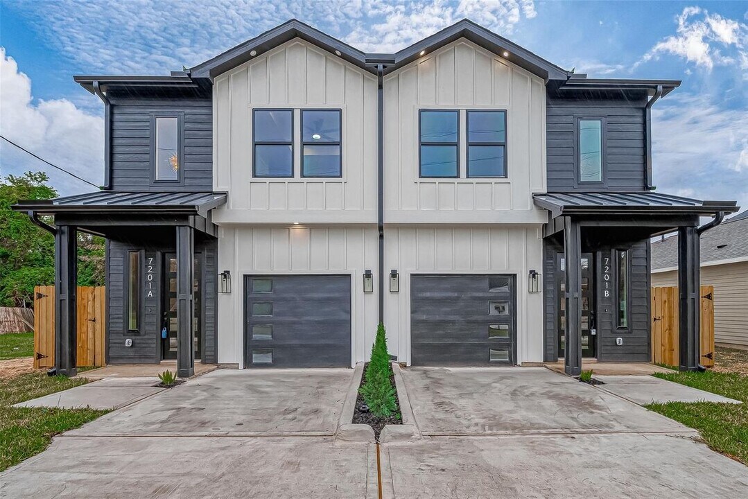 7201 Edmont Ln in Houston, TX - Building Photo