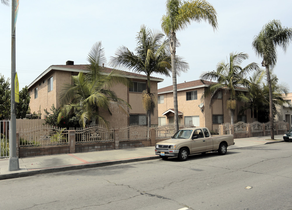 2447-2457 Pacific Ave in Long Beach, CA - Foto de edificio