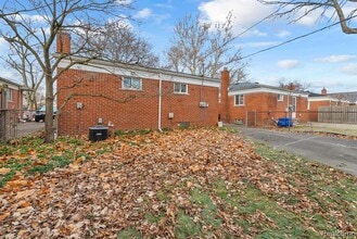 3945 Harding St in Dearborn Heights, MI - Building Photo - Building Photo
