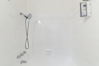 5005 August St in Los Angeles, CA - Building Photo - Building Photo