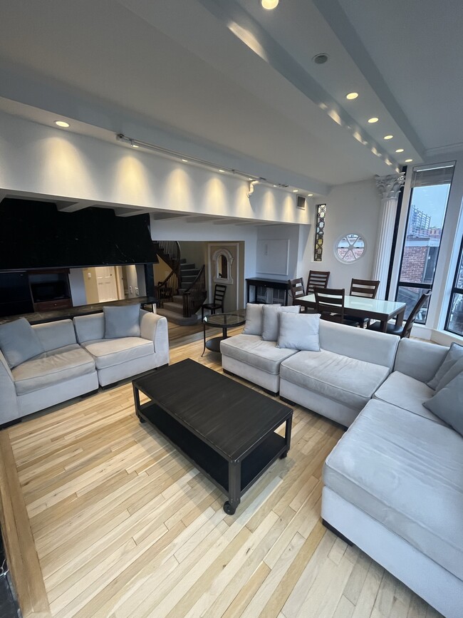 109 Beacon St, Unit Penthouse in Boston, MA - Building Photo - Building Photo