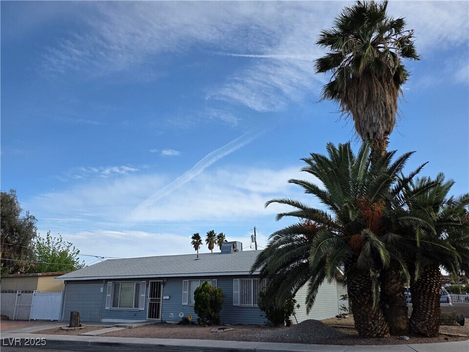 2301 Mariposa Ave in Las Vegas, NV - Building Photo