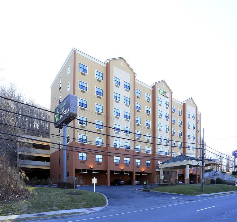 Furnished Studio - Elmsford in Elmsford, NY - Foto de edificio