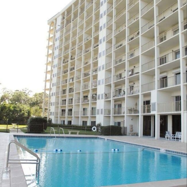 615 Bayshore Dr in Pensacola, FL - Building Photo - Building Photo